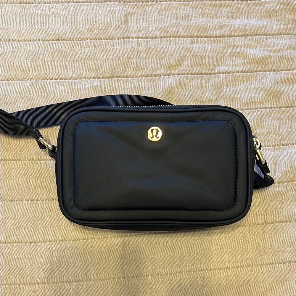 Lululemon Crossbody Camera Bag 2L